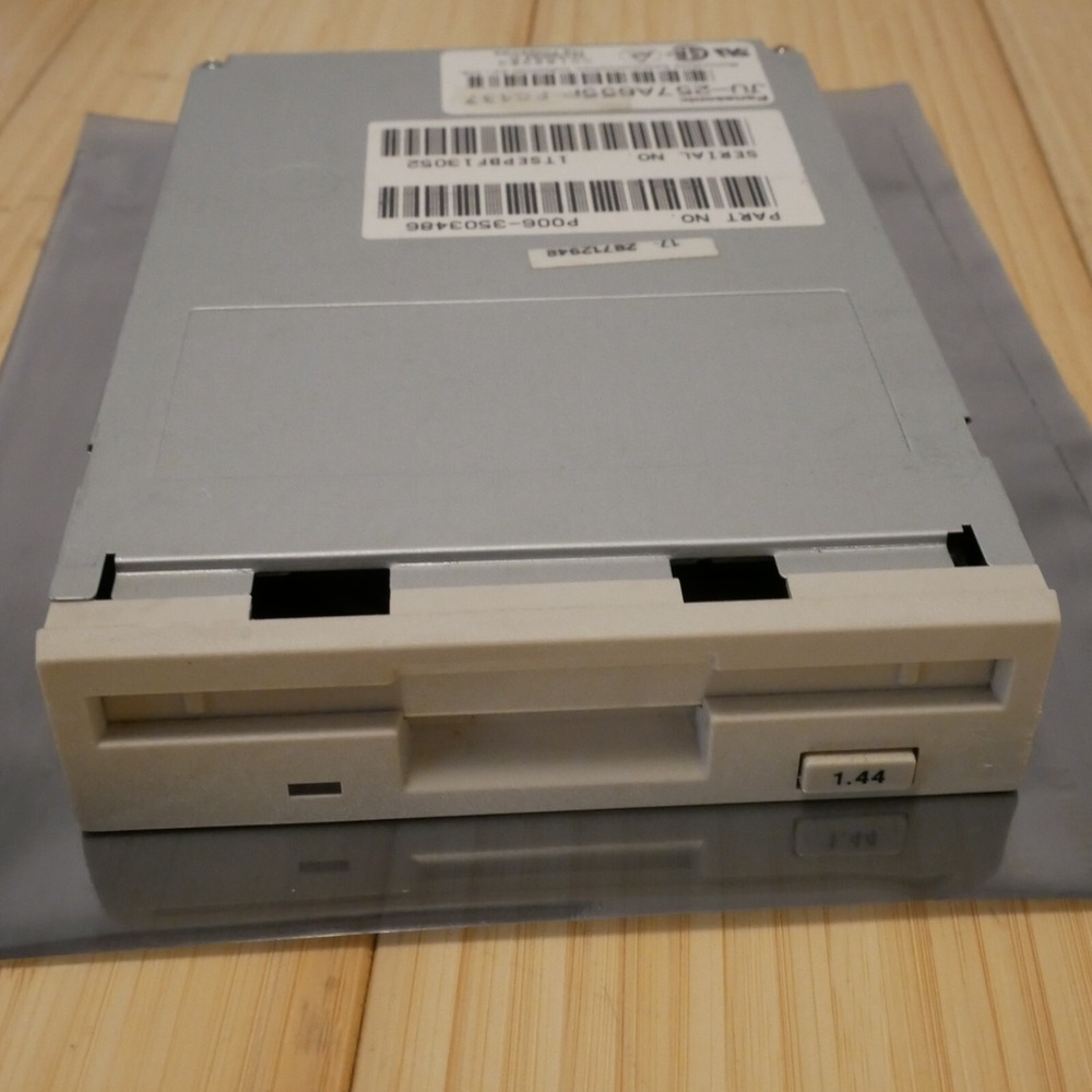 Panasonic JU-257A655P 1.44MB Floppy Disk Drive 3.5 inch Internal FDD Tested - 09 - Picture 2 of 8